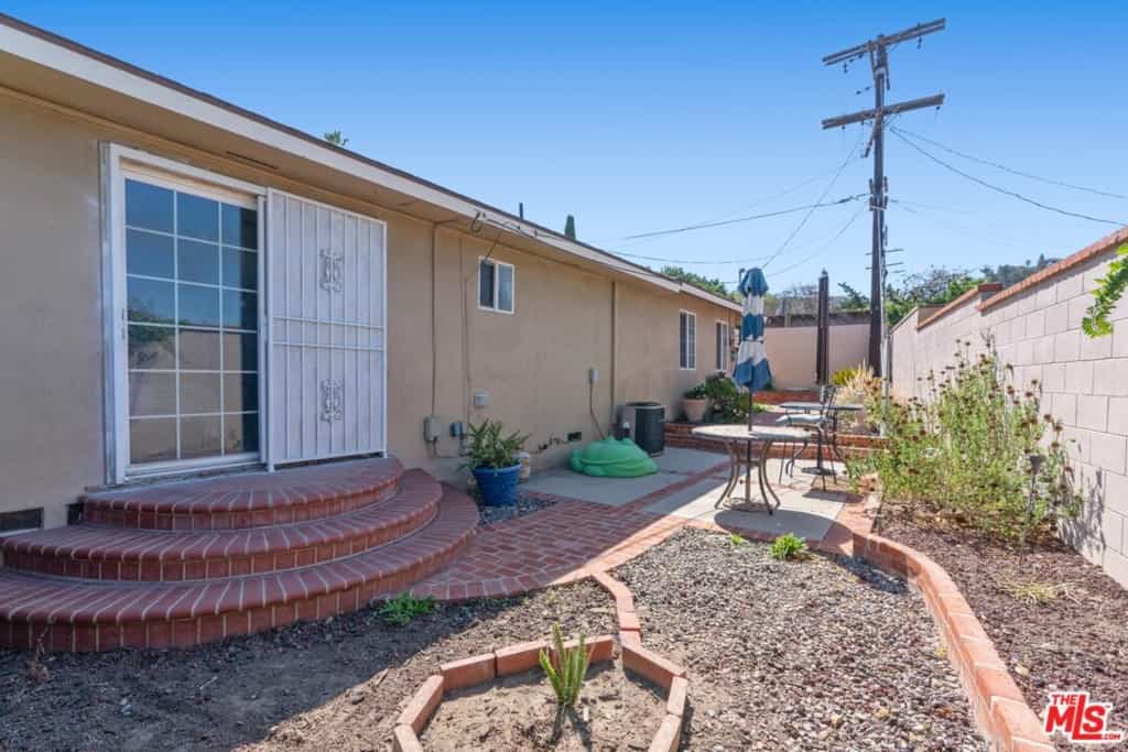 Condominium in Los Angeles, California 11009060