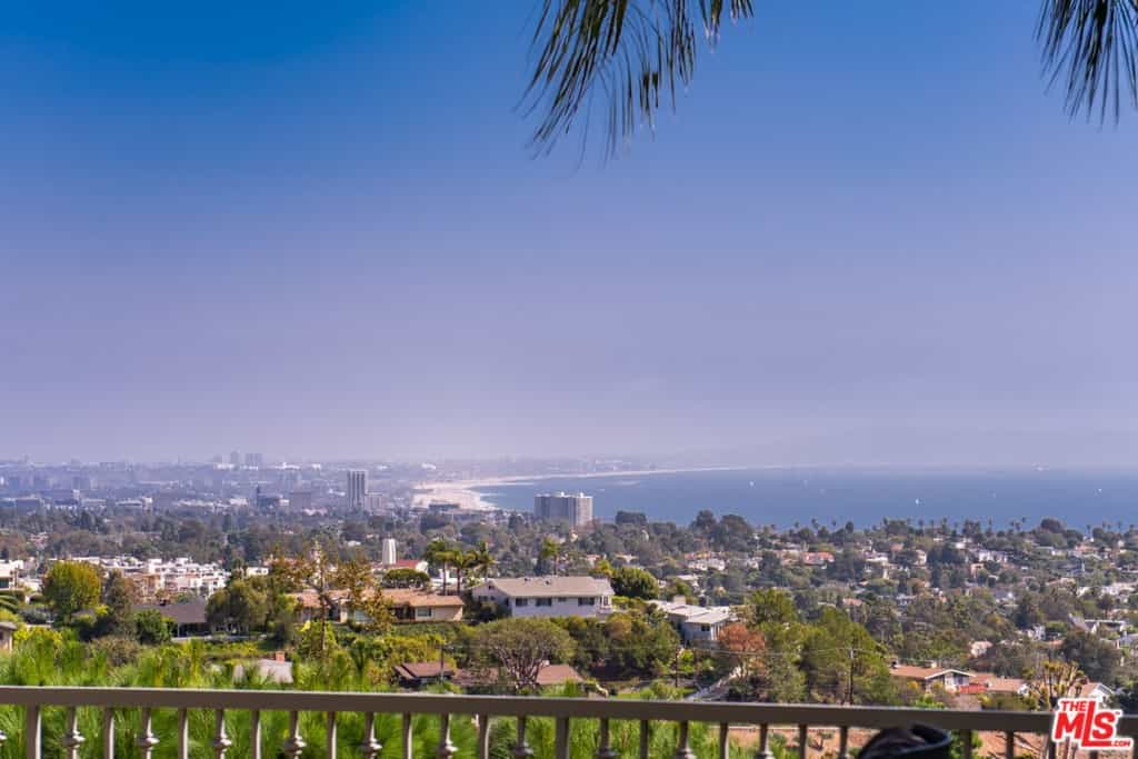 Condominium in Riviera, California 11009066