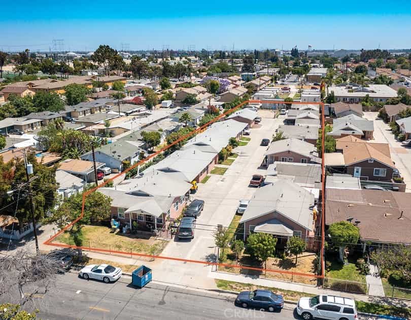 Condominium in Cudahy, California 11009190