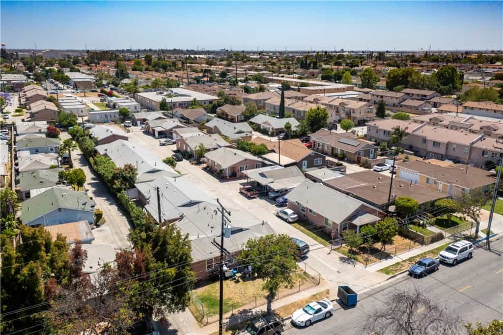 Condominium in Cudahy, California 11009190