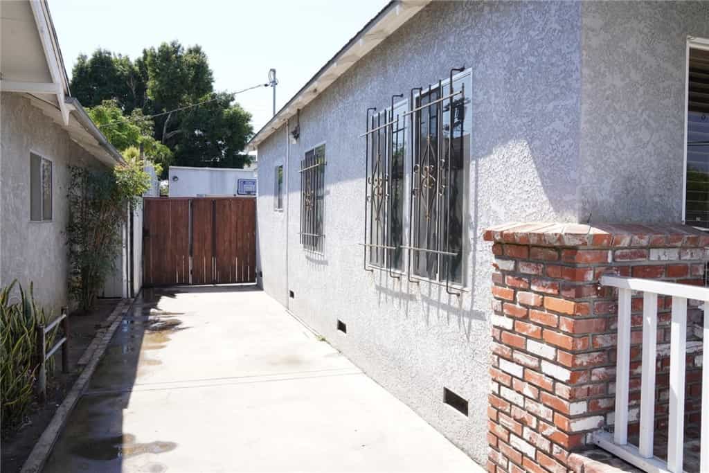 House in Alla, California 11009199