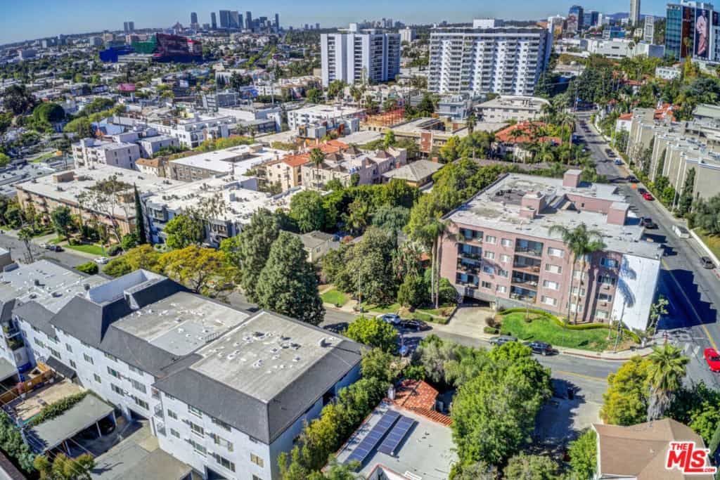 Condominium in West Hollywood, California 11009207