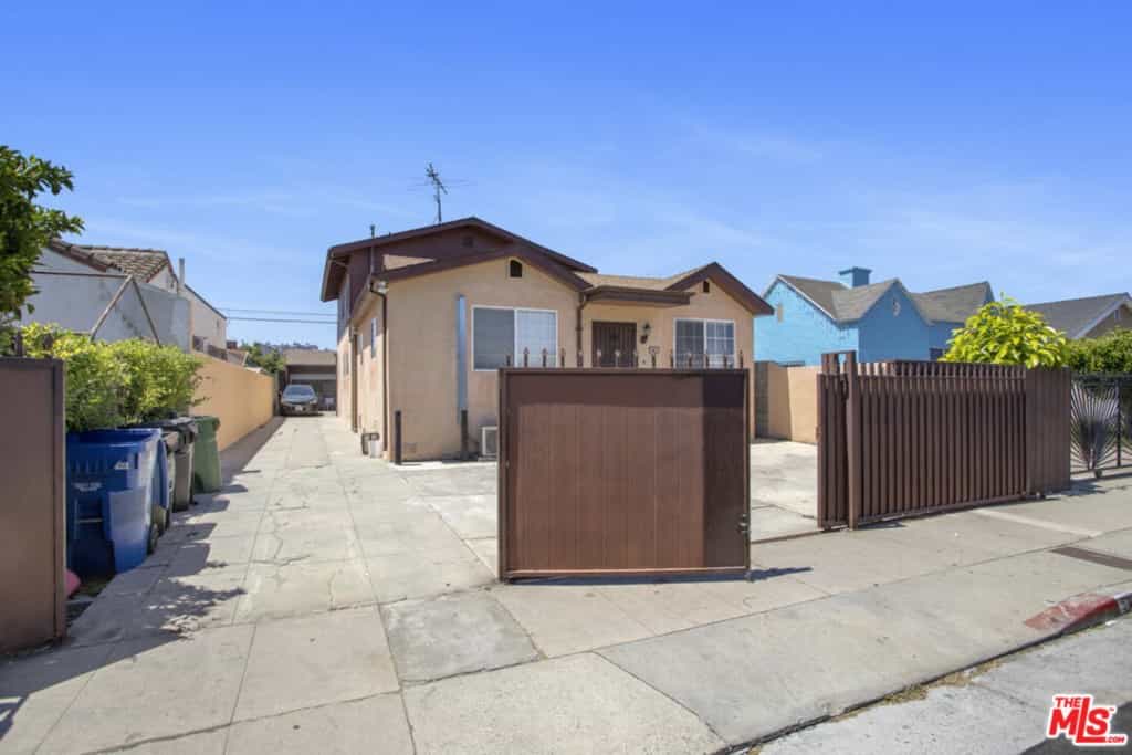 Condominium in Baldwin Hills, California 11009219