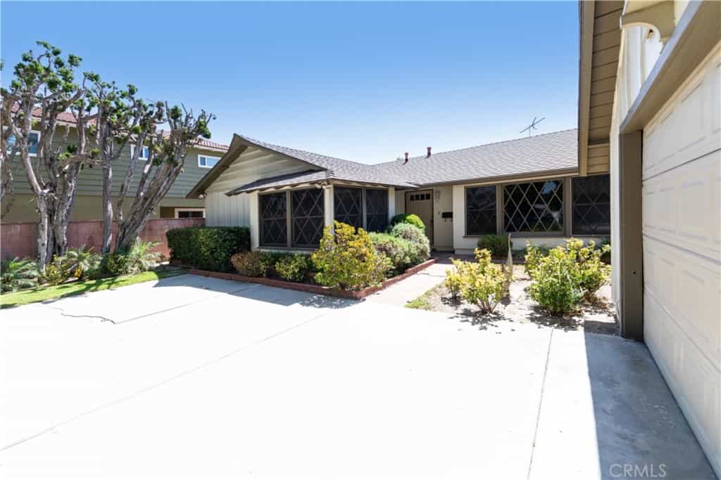 Condominium in Los Alamitos, California 11009254