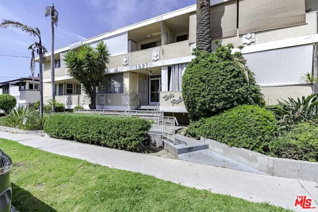 Condominium in Los Angeles, California 11009401
