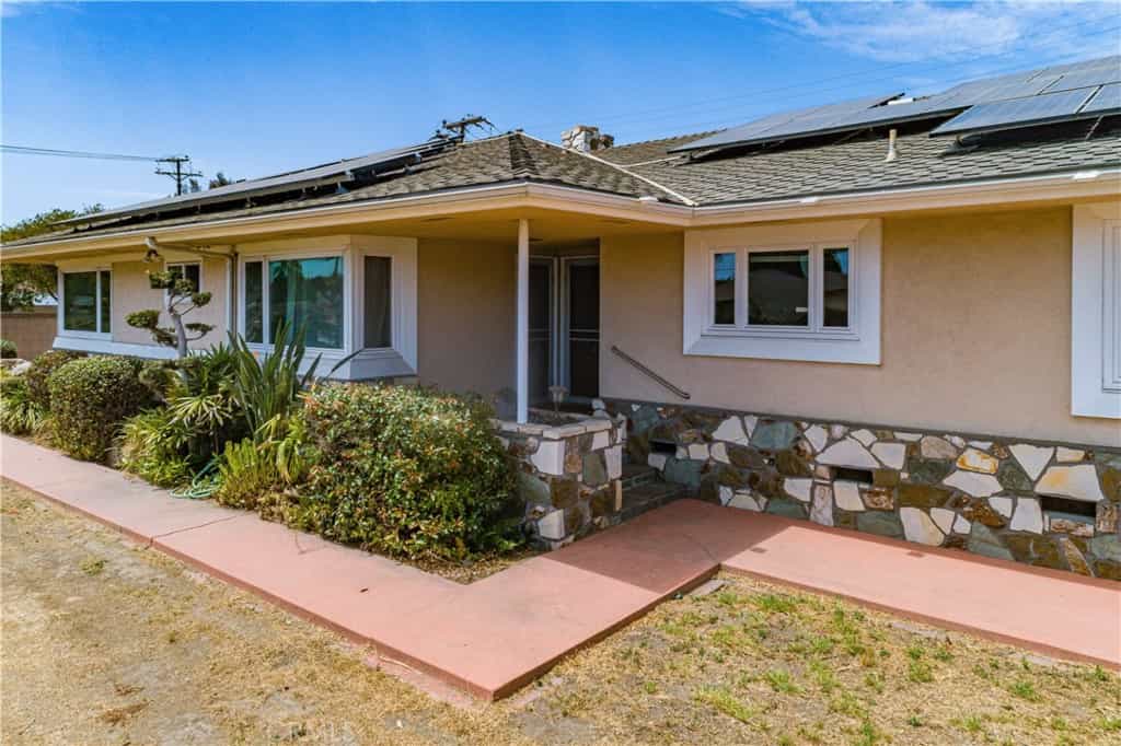 House in Huntington Beach, California 11009434