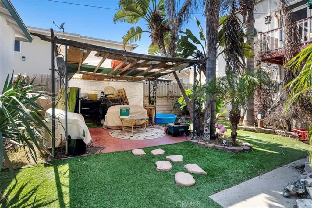 Condominium in Los Angeles, California 11009442