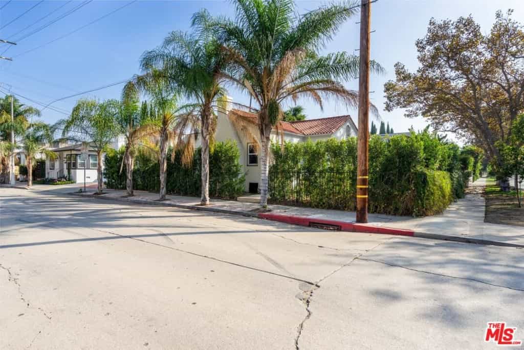 Condominium in Los Angeles, California 11009461