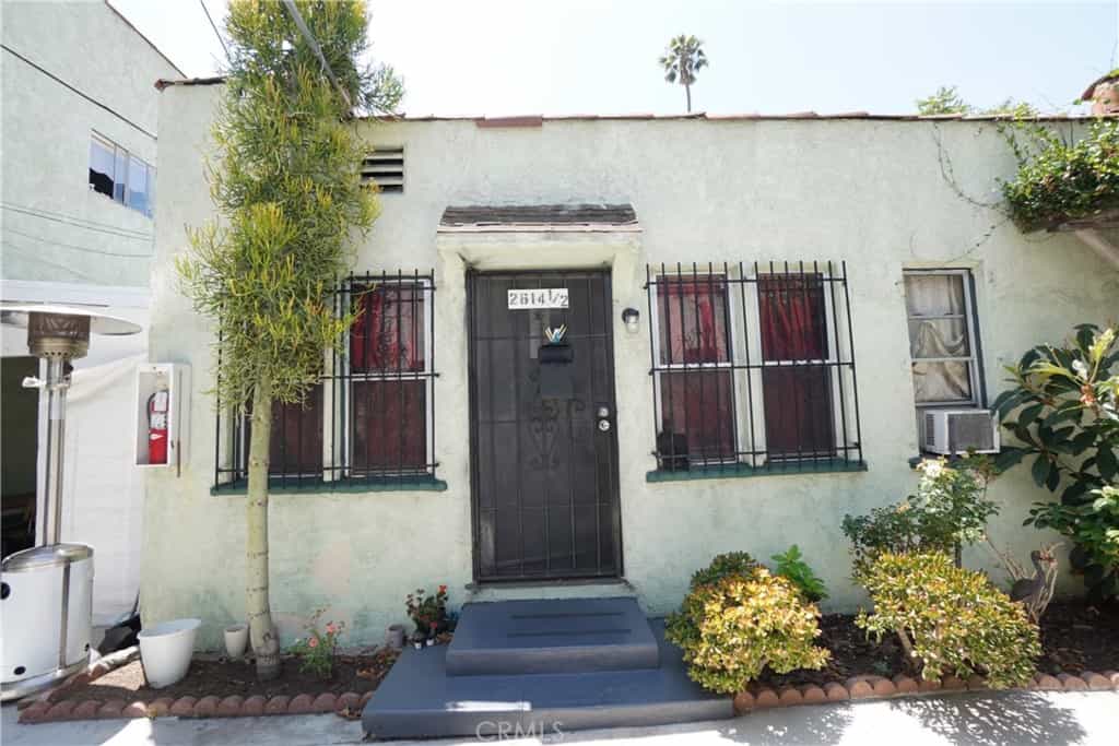 Condominium in Los Angeles, California 11009511