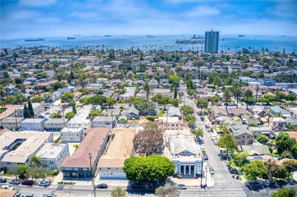 Condominium in Long Beach, California 11009530