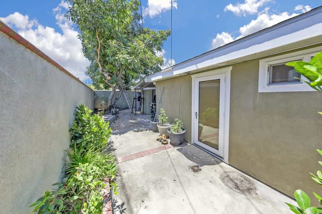 House in Long Beach, California 11009590