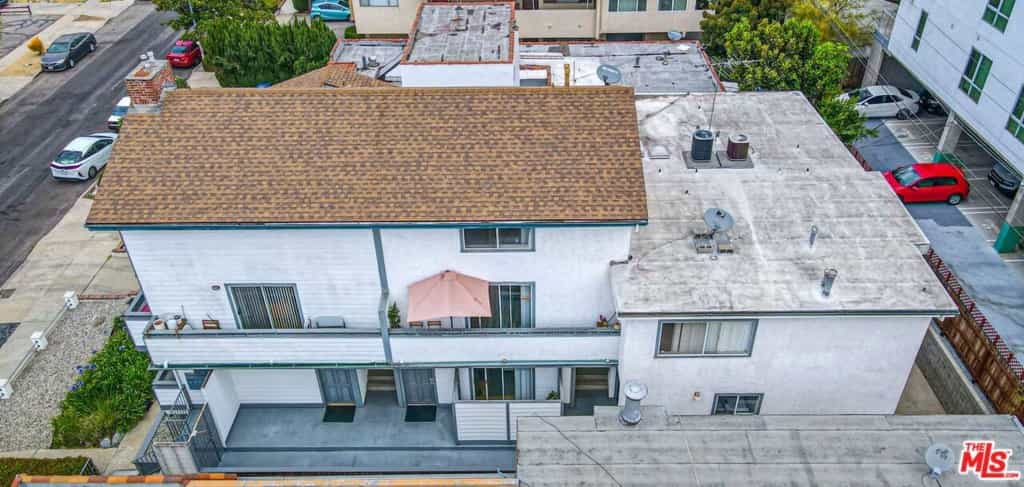 Condominium in Los Angeles, California 11009598