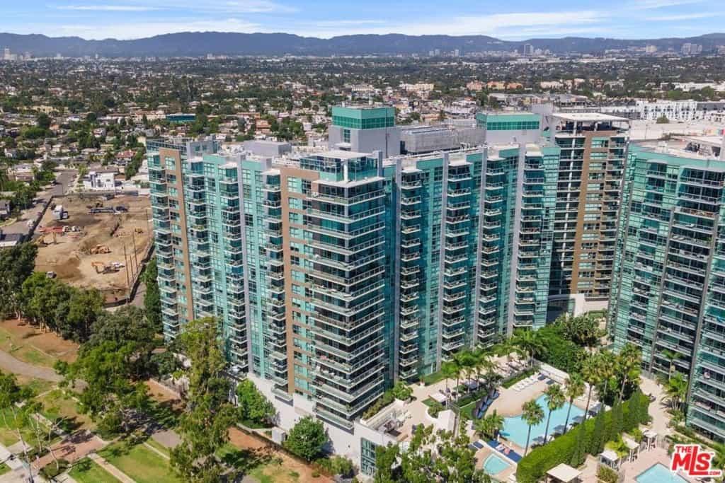 Condominium in Los Angeles, California 11009618