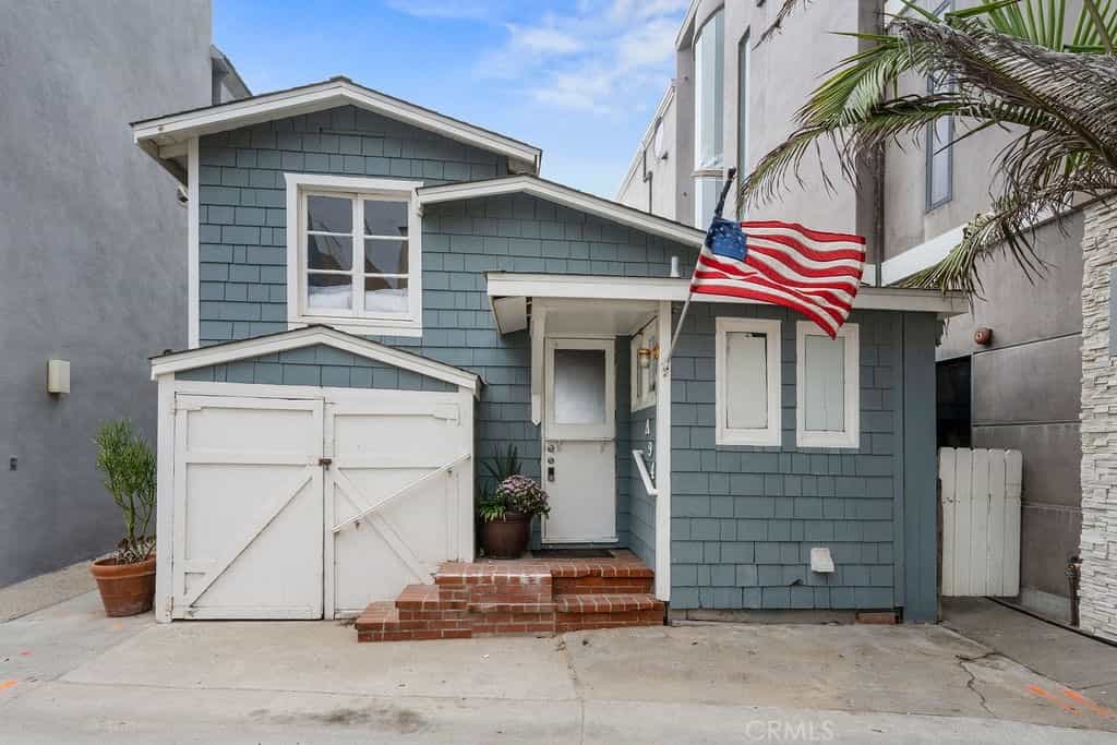 House in Seal Beach, California 11009645