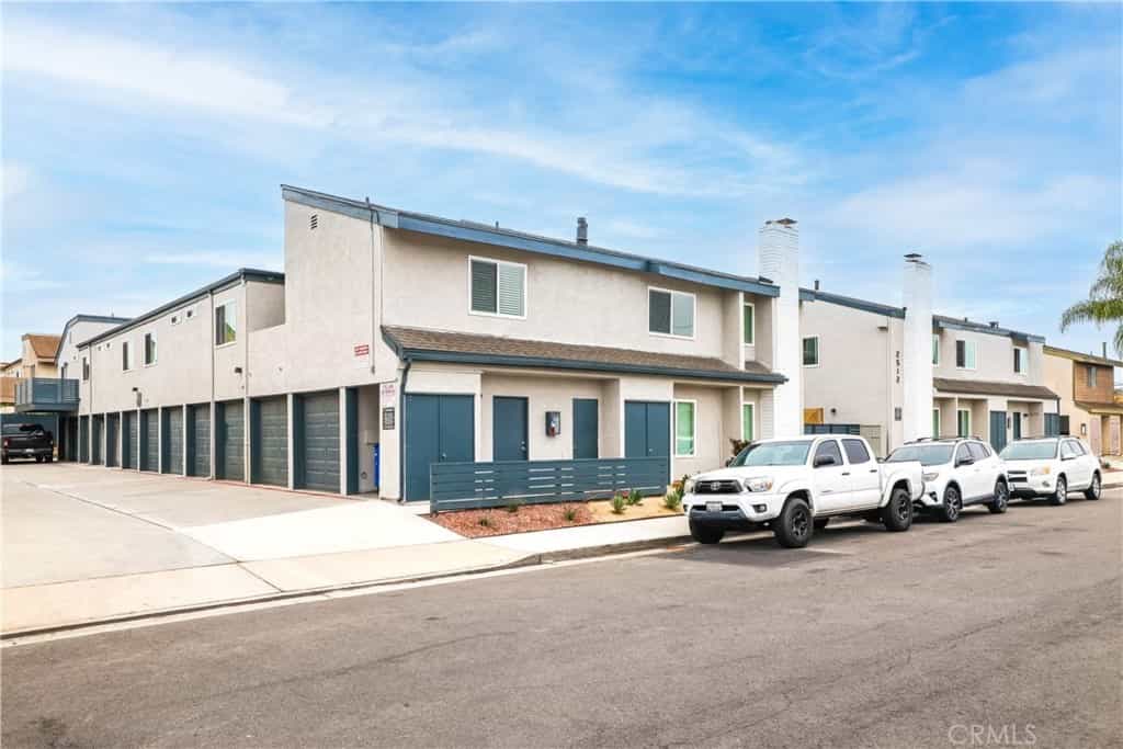 Condominium in Huntington Beach, California 11009649