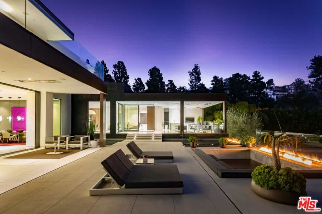 Condominium in Beverly Hills, California 11009772