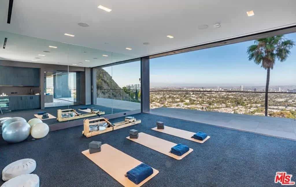 Condominium in Los Angeles, California 11009824