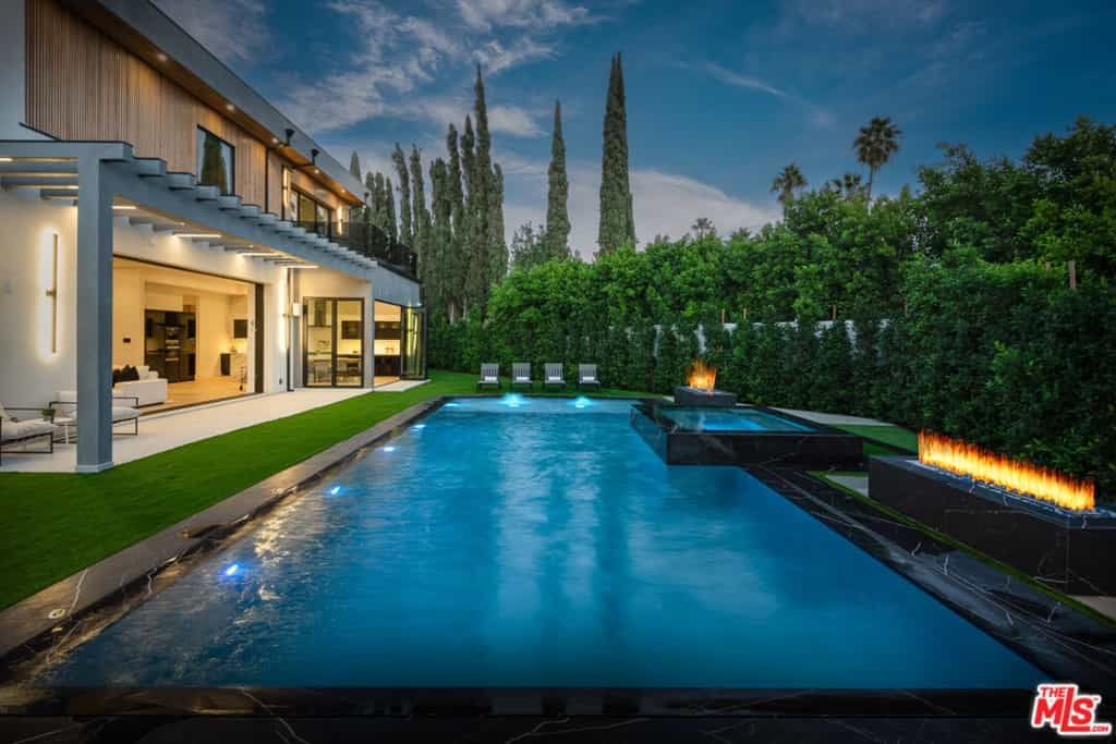 Condominium in Los Angeles, California 11009859