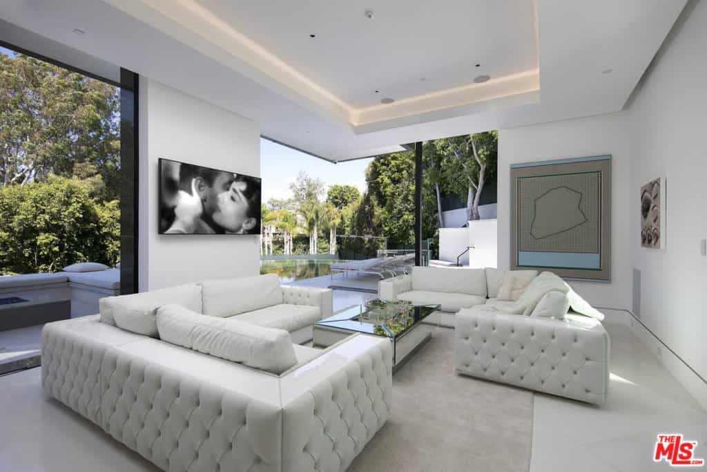 Condominium in Beverly Hills, California 11009871