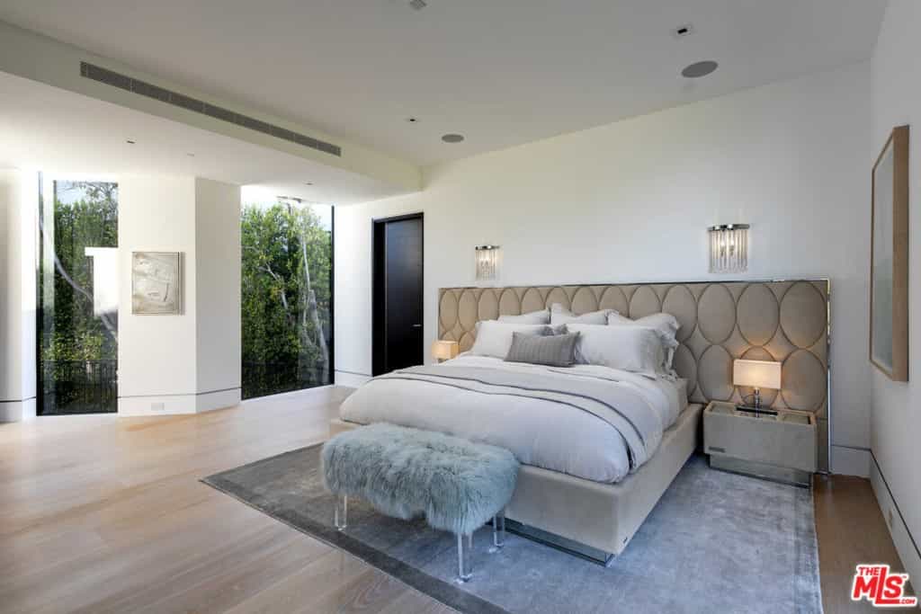 Condominium in Beverly Hills, California 11009871