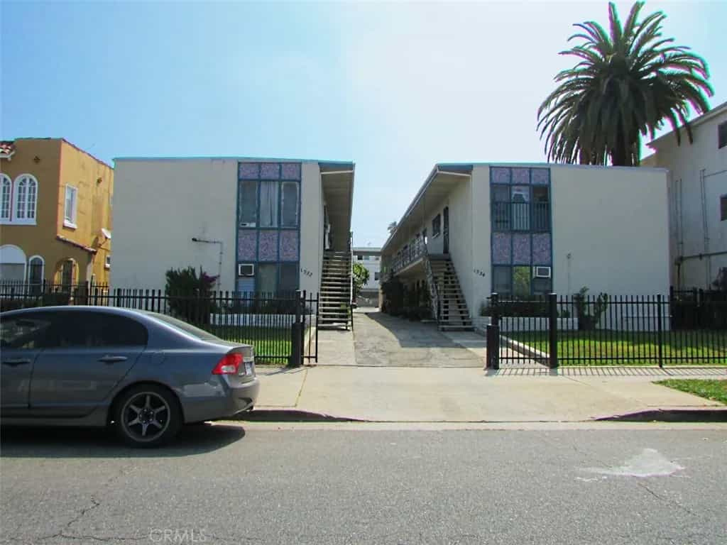 Condominium in Leimert Park, California 11009891