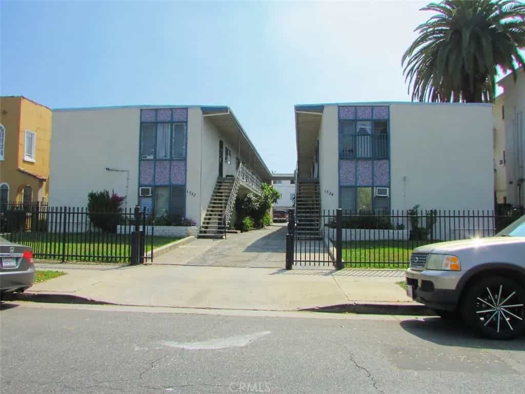 Condominium in Leimert Park, California 11009891