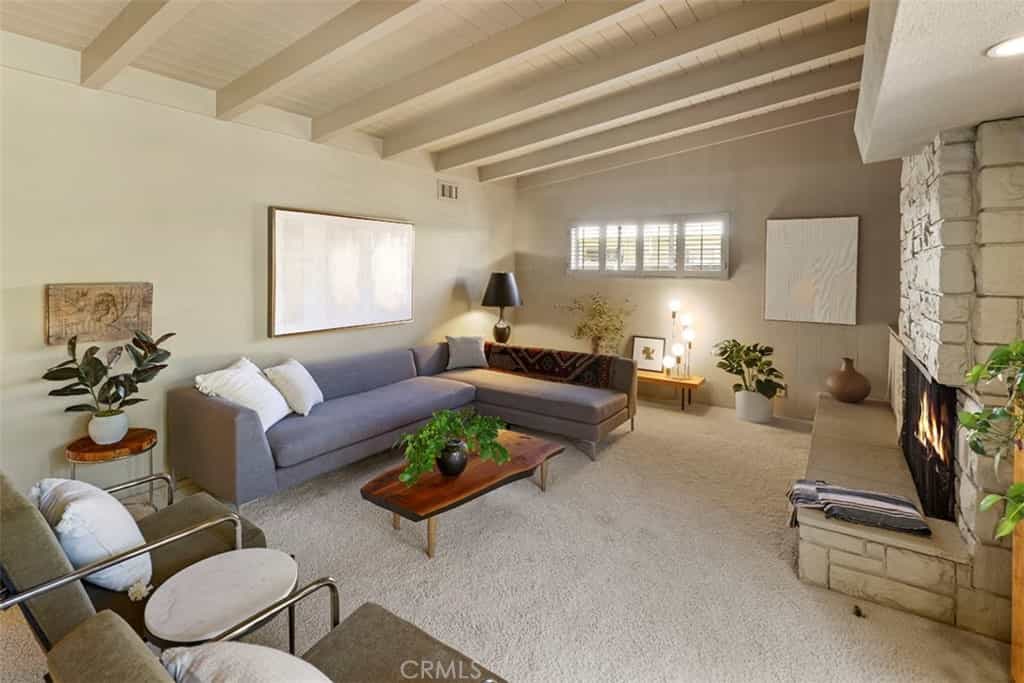 Condominium in Long Beach, California 11009896
