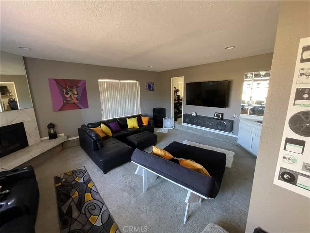 公寓 在 Huntington Beach, California 11009946