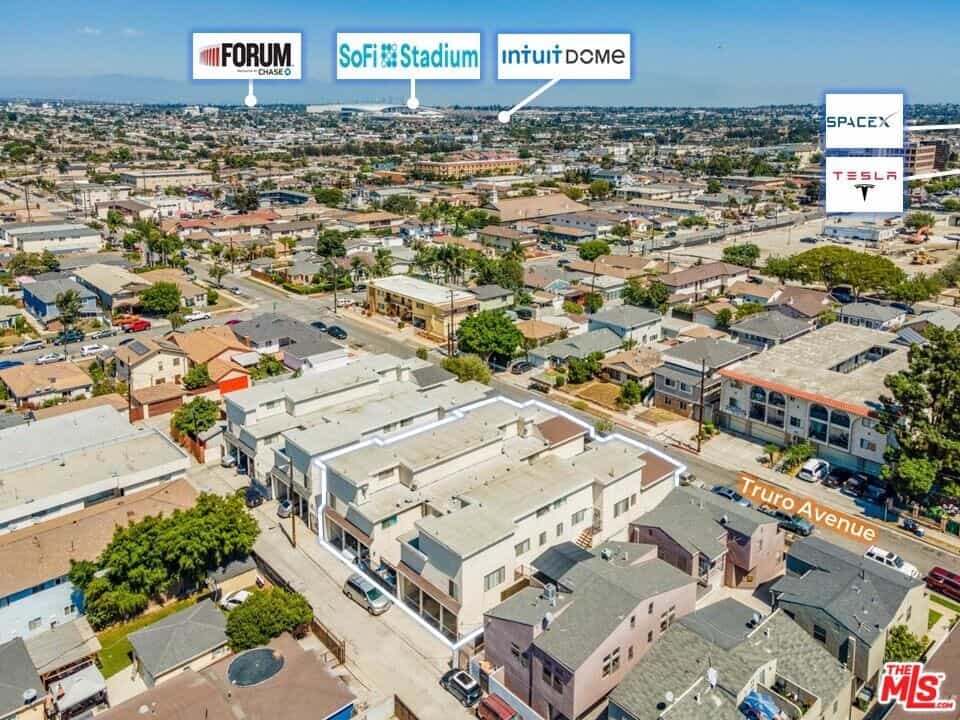 Condominium in Hawthorne, California 11009969