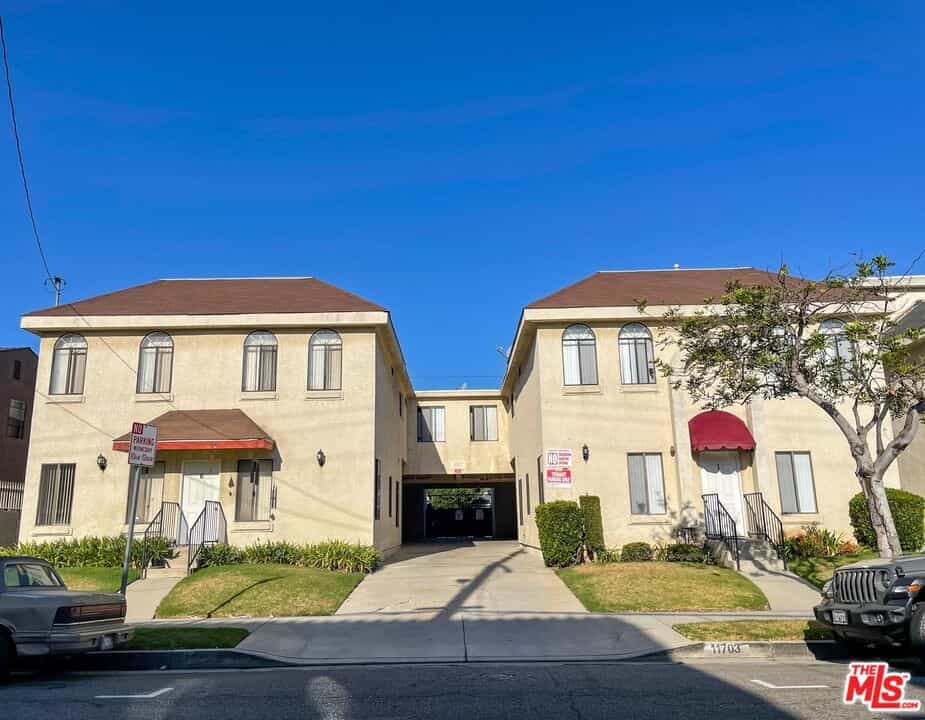 Condominium in Hawthorne, California 11009969