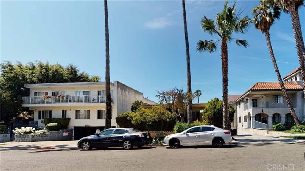 Condominium in West Hollywood, California 11009977