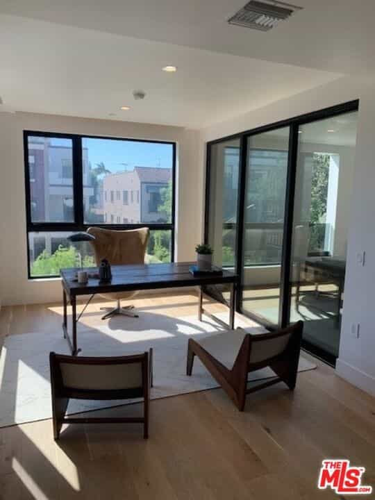 Condominium in Los Angeles, California 11010023