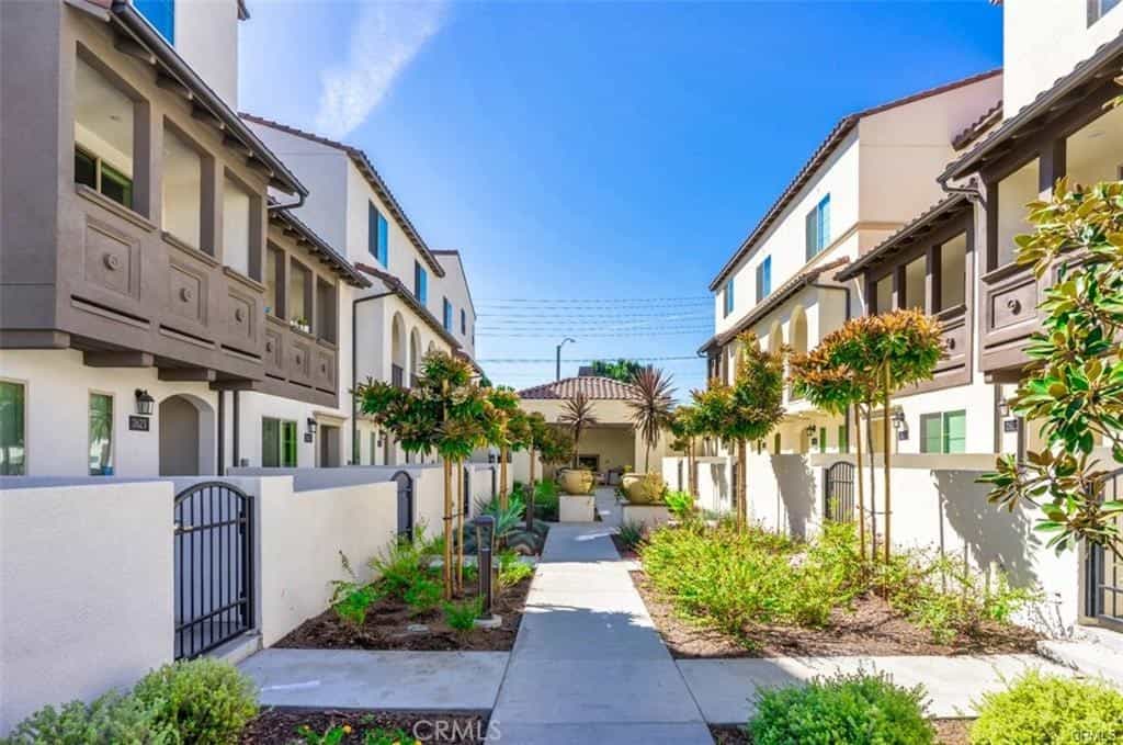 Condominium in Arcadia, California 11010057