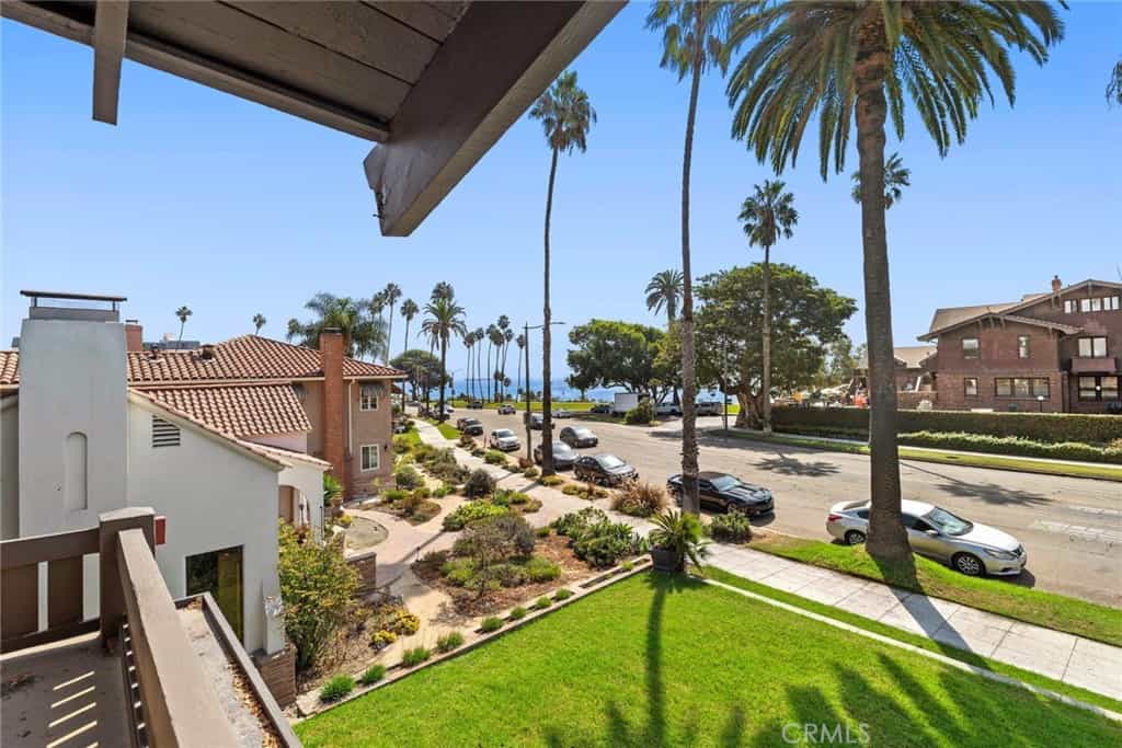 Condominium in Long Beach, California 11010125