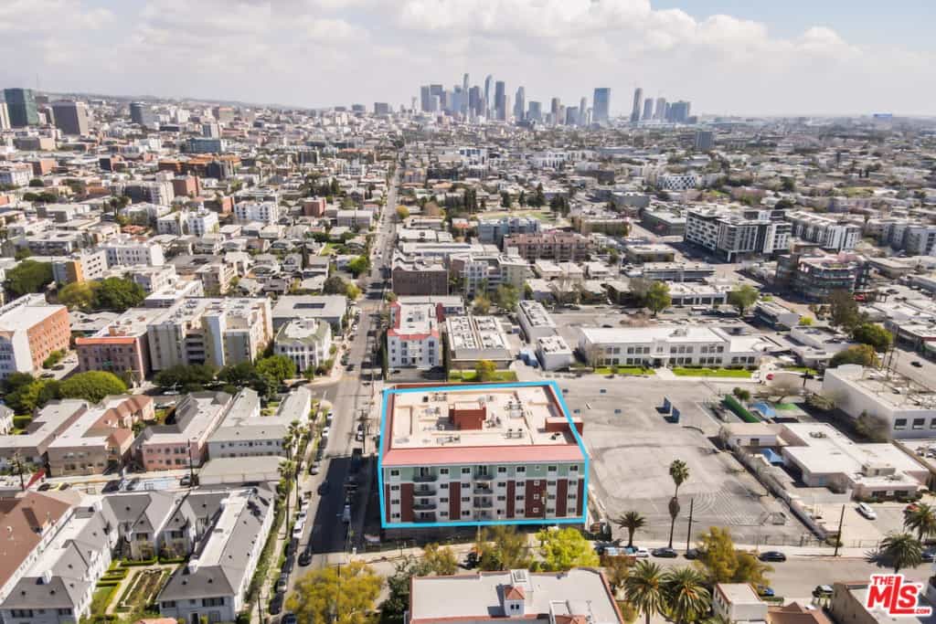 Condominium in Los Angeles, California 11010142