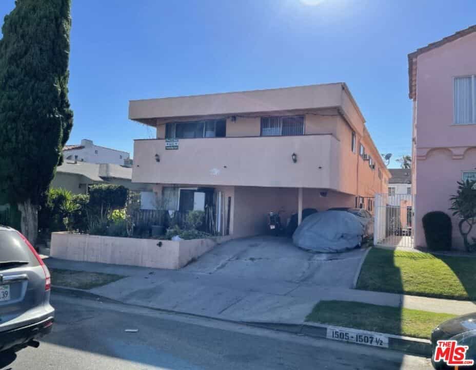 Condominium in Los Angeles, California 11010193