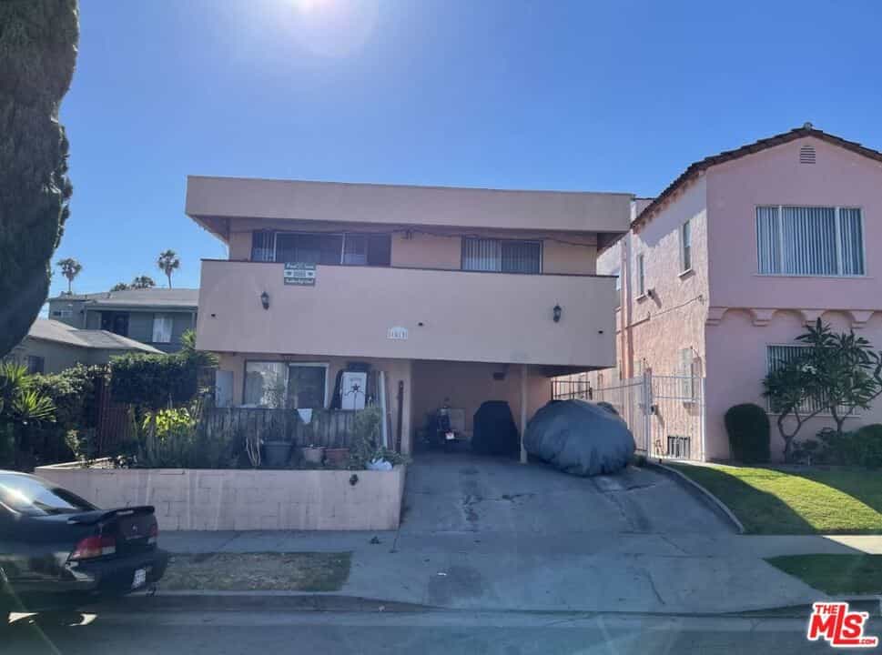 Condominium in Parklabrea, California 11010193