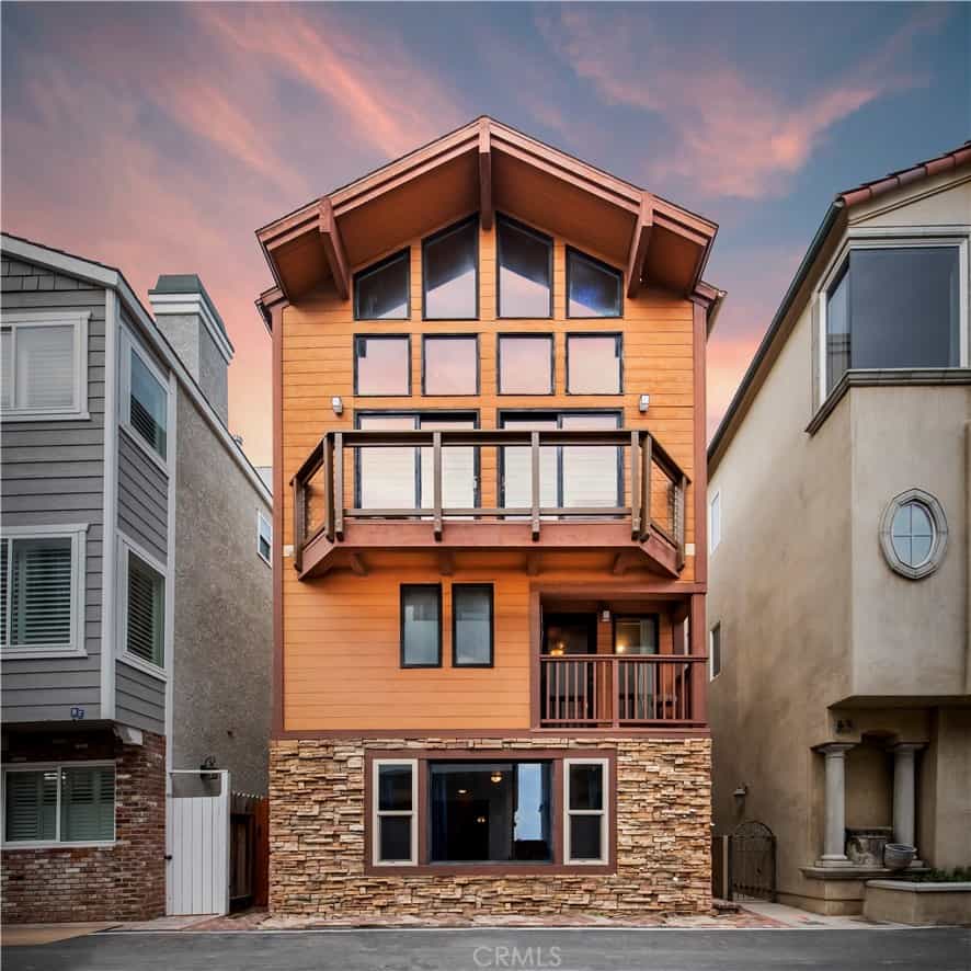 House in Seal Beach, California 11010196