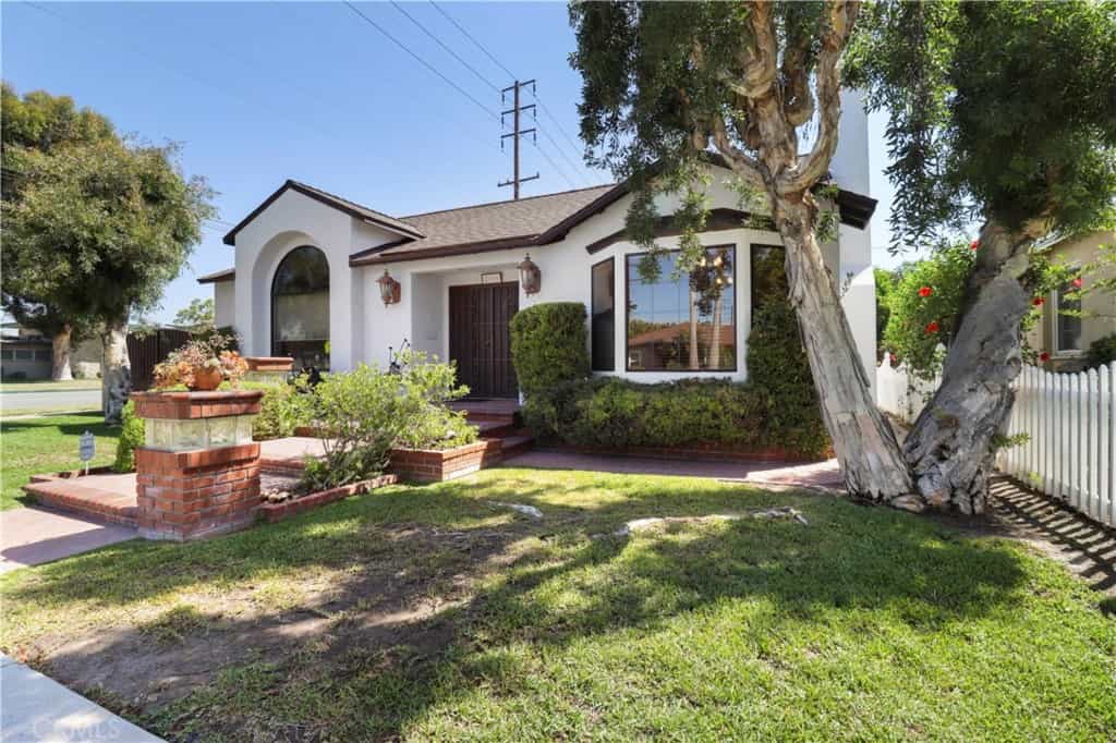 House in Long Beach, California 11010197