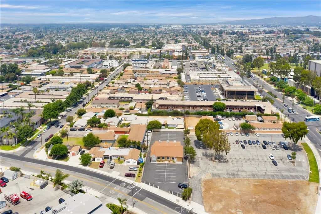 Condominium in Norwalk, California 11010207