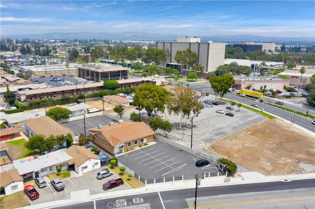 Condominium in Norwalk, California 11010207