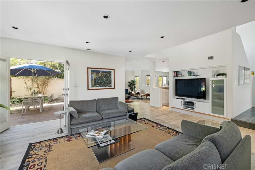 Condominium in Manhattan Beach, California 11010220