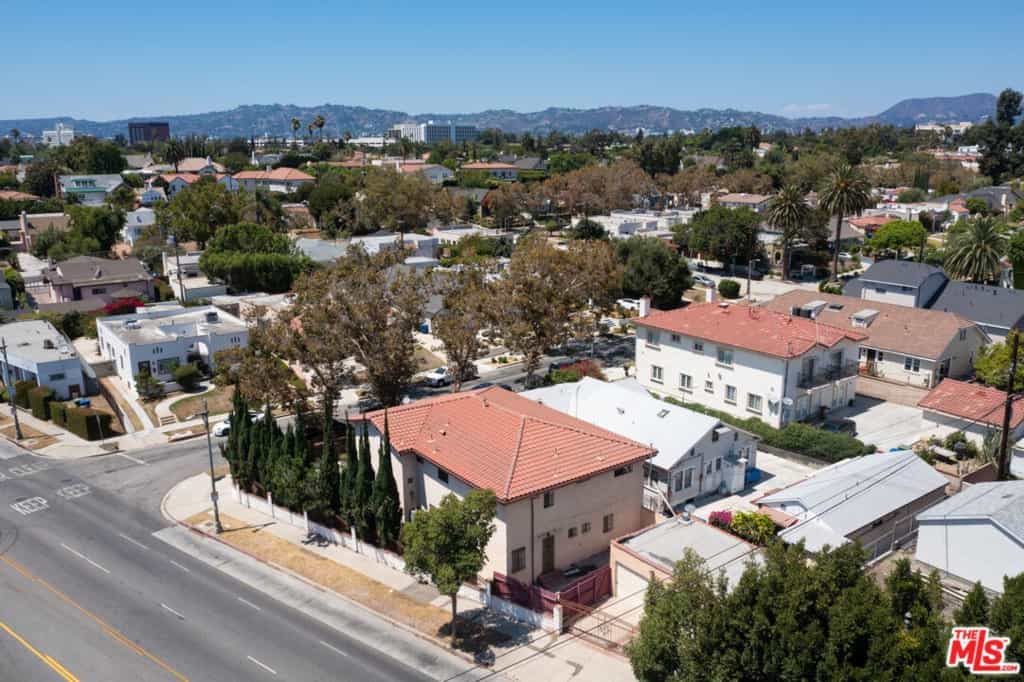 Condominium in Parklabrea, California 11010265