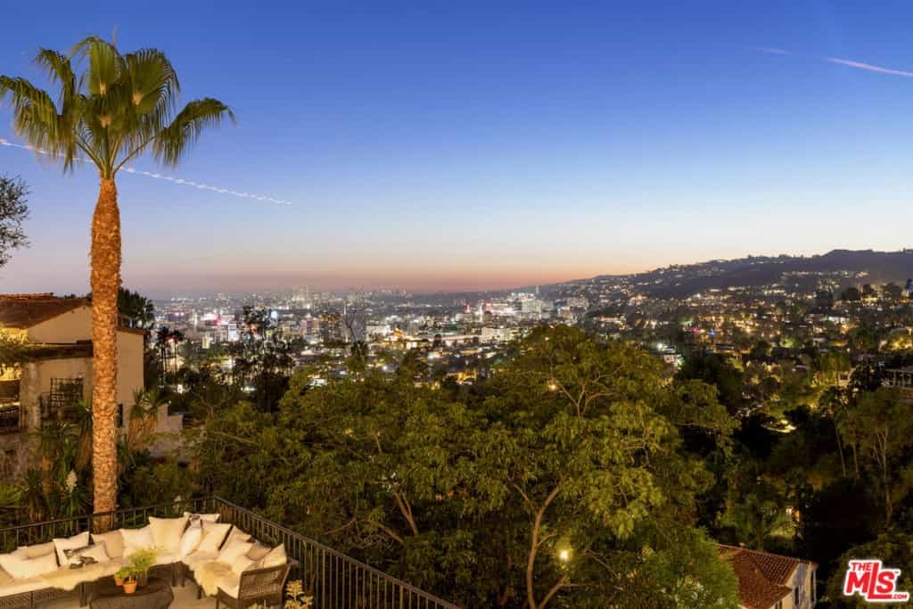 Condominium in Los Angeles, California 11010308