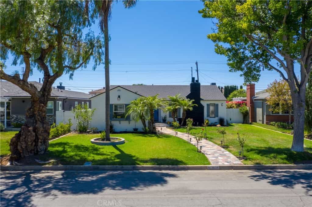 House in Long Beach, California 11010310