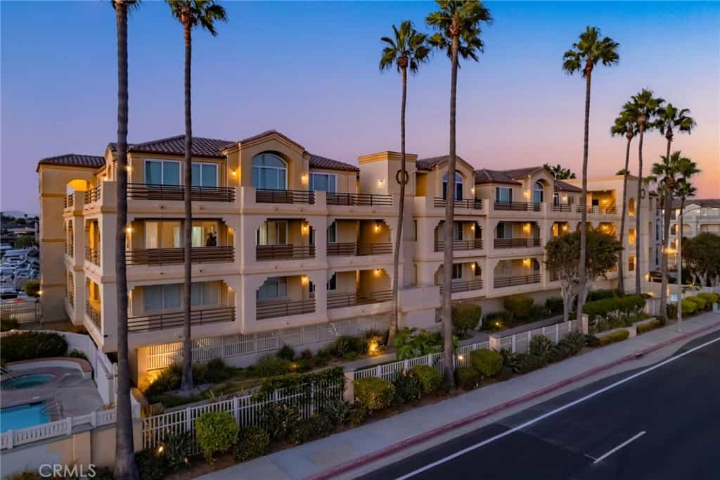 Condominium in Huntington Beach, California 11010318