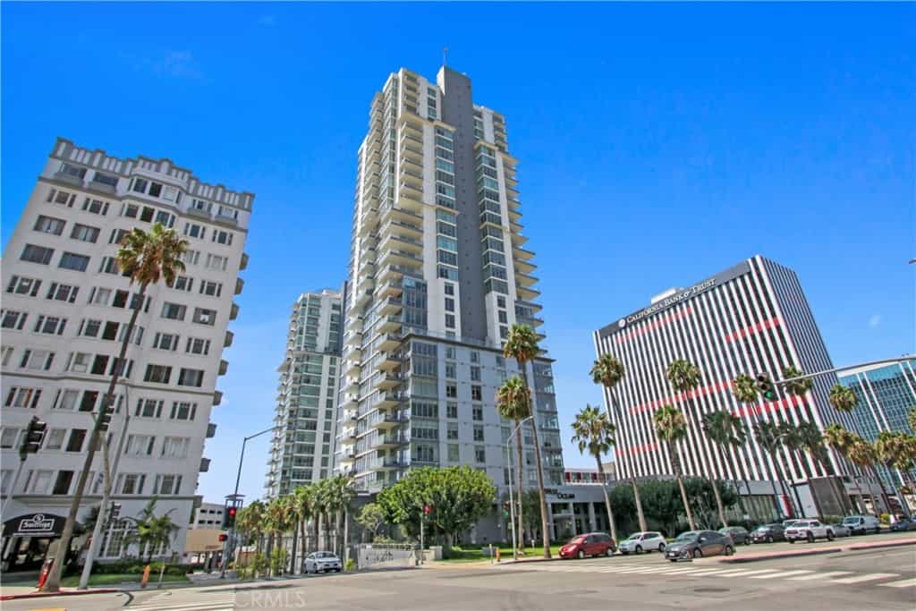 Condominium in Long Beach, California 11010365