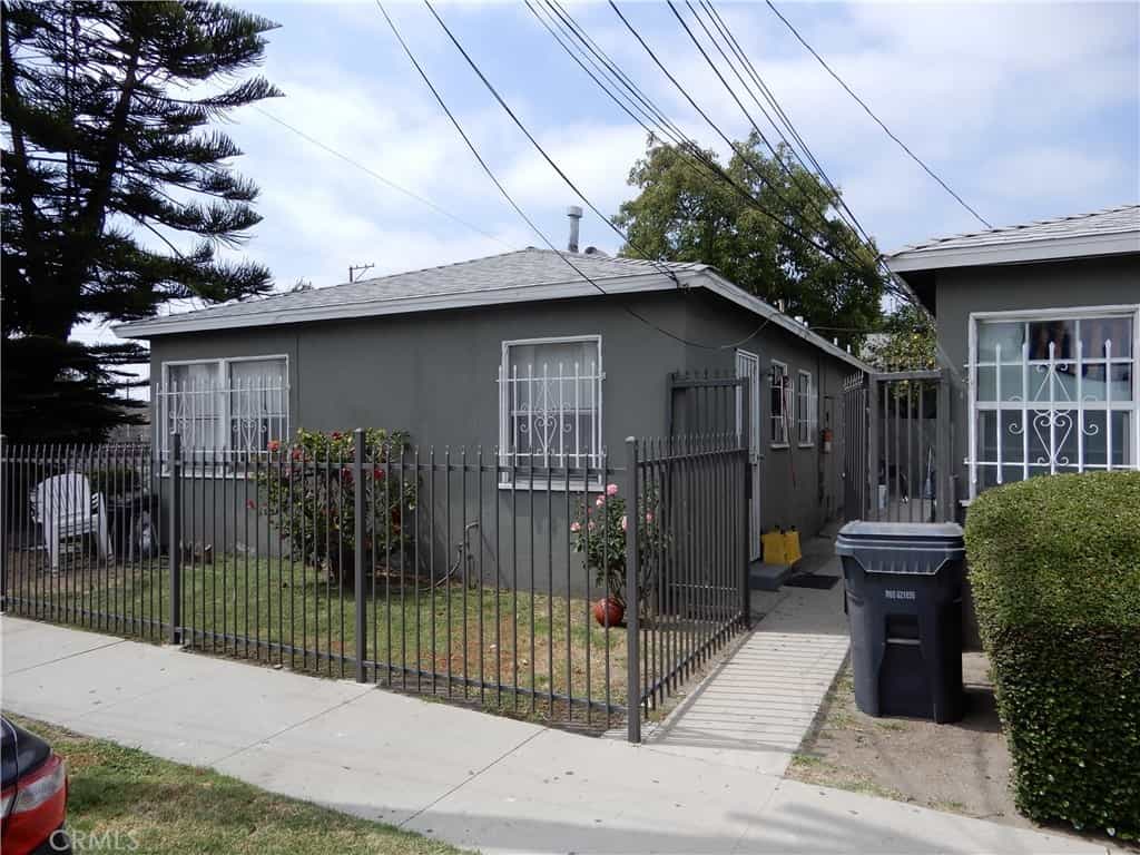 Condominium in Compton, California 11010411