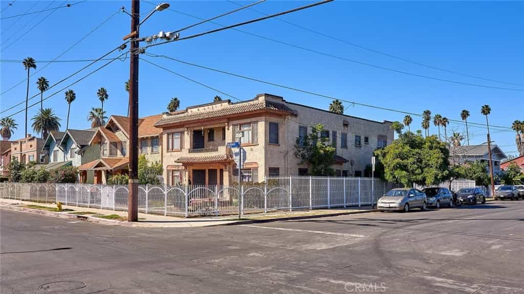 Condominium in Los Angeles, California 11010508