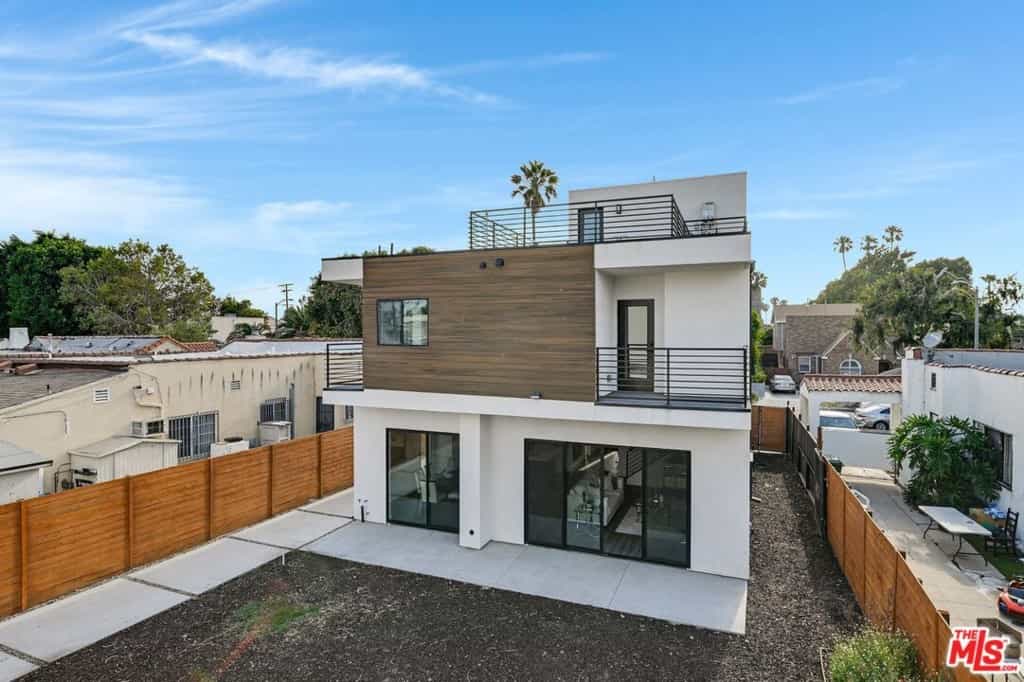 House in Los Angeles, California 11010535